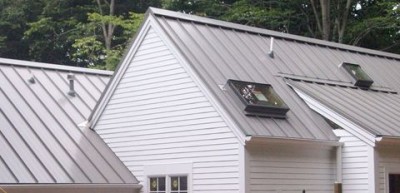 Metal Roofing vs Asphalt Shingles | The Sietch Blog